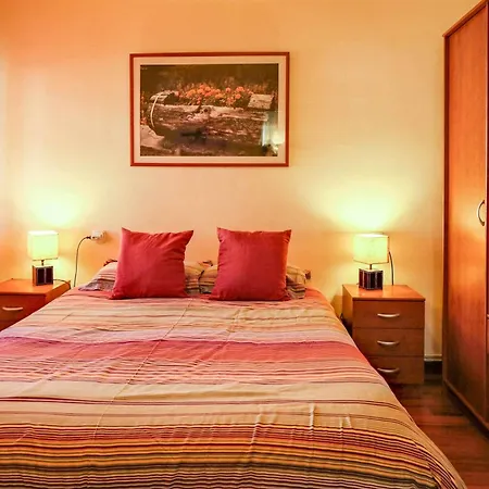 Camps Casa Planta Baja Con Jardin Holiday home Besalu